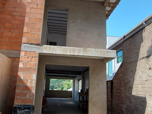 Sobrado com 180m² 3 quartos e 2 banheiros, à venda, no bairro Cabral em Contagem
