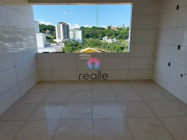 Sobrado com 180m² 3 quartos e 2 banheiros, à venda, no bairro Cabral em Contagem
