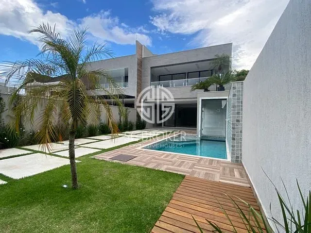 Casa com 400m² 4 quartos e 6 banheiros, à venda, no bairro Barra da Tijuca em Rio de Janeiro