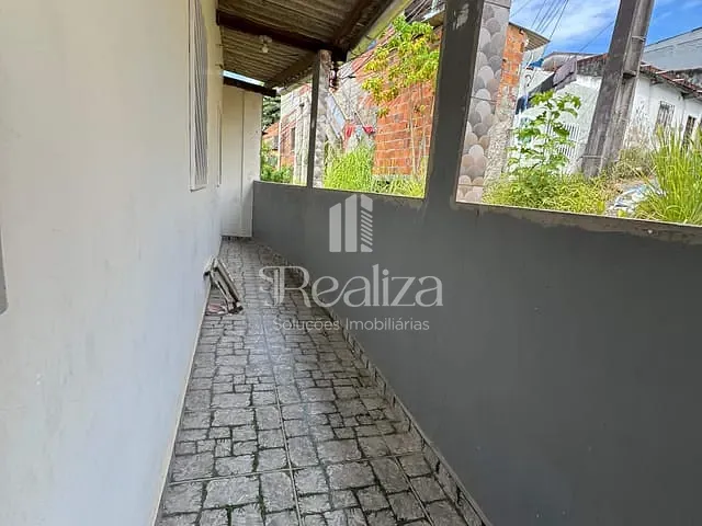Sobrado com 300m² 5 quartos e 2 banheiros, à venda, no bairro Conquista em Ilhéus