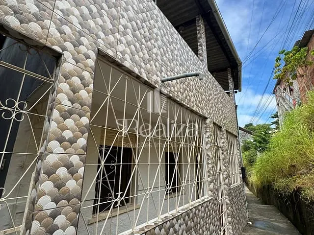Sobrado com 300m² 5 quartos e 2 banheiros, à venda, no bairro Conquista em Ilhéus