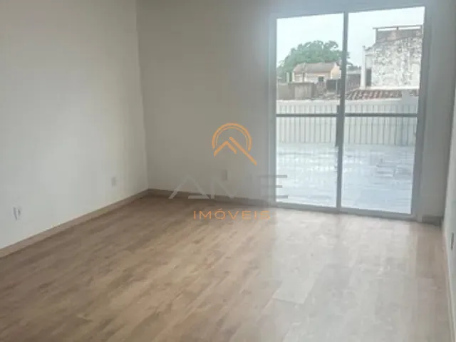 Sobrado com 132m² 3 quartos e 2 banheiros, à venda, no bairro Fragata em Pelotas