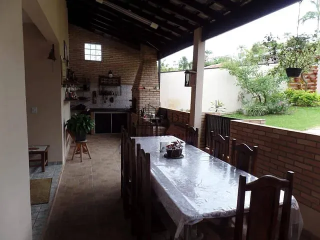 Sobrado com 500m² 3 quartos e 4 banheiros, à venda, no bairro Vila Suissa em Mogi das Cruzes