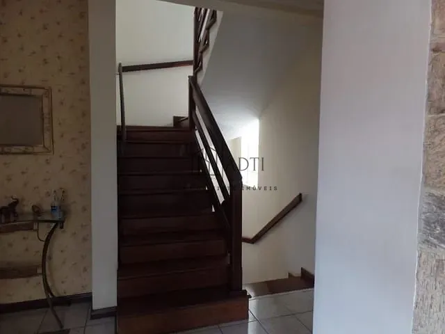 Sobrado com 500m² 3 quartos e 4 banheiros, à venda, no bairro Vila Suissa em Mogi das Cruzes