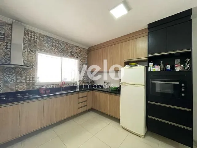 Sobrado com 210m² 3 quartos e 2 banheiros, à venda, no bairro Conjunto Habitacional Hércules Augusto Masson em Taubaté