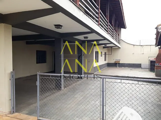 Sobrado 6 quartos e 3 banheiros, à venda ou para alugar, no bairro Jardim São Lourenço em Bragança Paulista