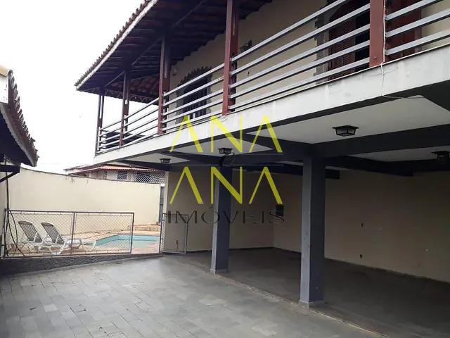 Sobrado 6 quartos e 3 banheiros, à venda ou para alugar, no bairro Jardim São Lourenço em Bragança Paulista