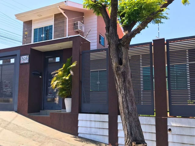 Sobrado com 215m² 4 quartos e 3 banheiros, à venda, no bairro Vila Formosa em Apucarana