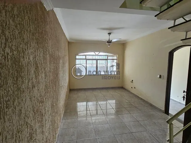 Sobrado 3 quartos e 2 banheiros, para alugar, no bairro Parque Maria Helena em Suzano