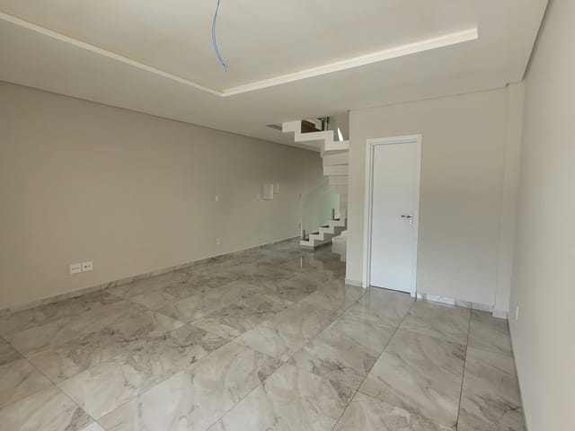 Sobrado com 152m² 3 quartos e 3 banheiros, à venda, no bairro Órfãs em Ponta Grossa