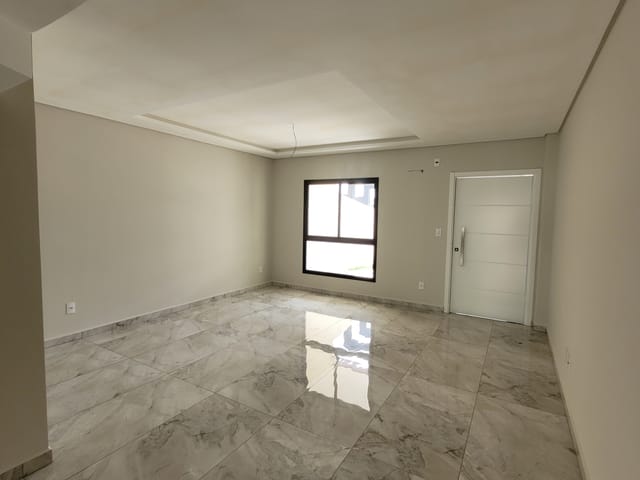 Sobrado com 152m² 3 quartos e 3 banheiros, à venda, no bairro Órfãs em Ponta Grossa