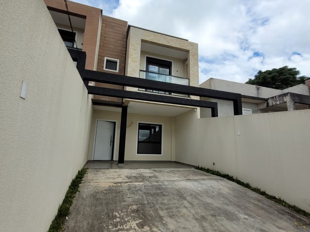 Sobrado com 154m² 3 quartos e 3 banheiros, à venda, no bairro Órfãs em Ponta Grossa