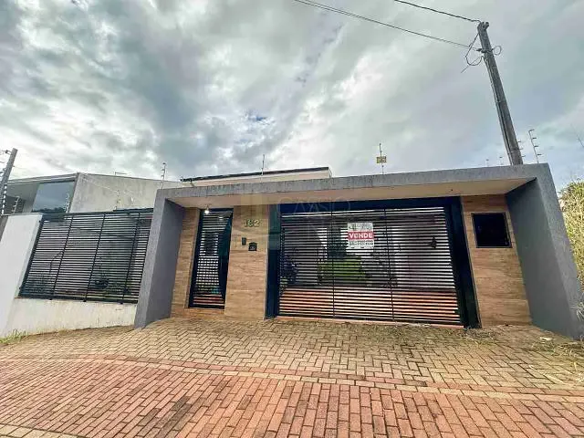 Sobrado com 298m² 3 quartos e 4 banheiros, à venda, no bairro Jardim Albino Biachi em Apucarana