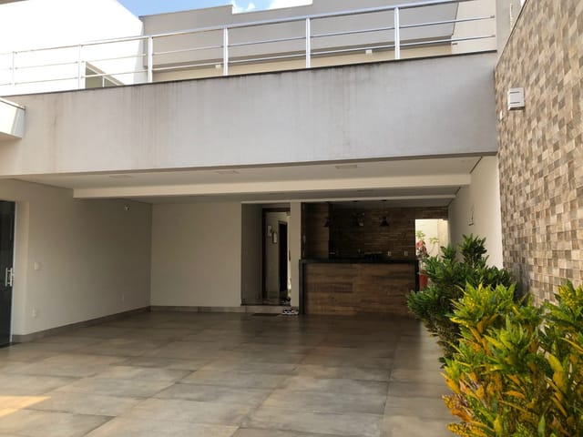 Sobrado com 303m² 4 quartos e 5 banheiros, à venda, no bairro Parque Moema em Franca
