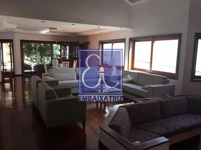 Sobrado com 570m² 3 quartos e 5 banheiros, à venda, no bairro Jardim das Colinas em São José dos Campos