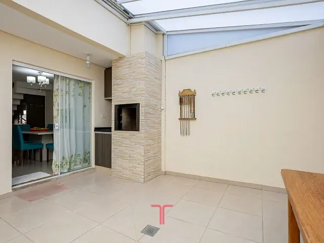 Sobrado com 134m² 3 quartos e 3 banheiros, à venda, no bairro Uberaba em Curitiba