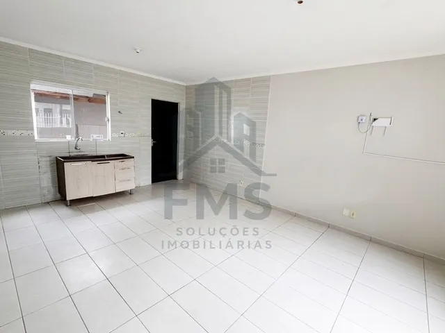 Casa 3 quartos e 2 banheiros, à venda, no bairro Praça dos Pinheiros em Telêmaco Borba