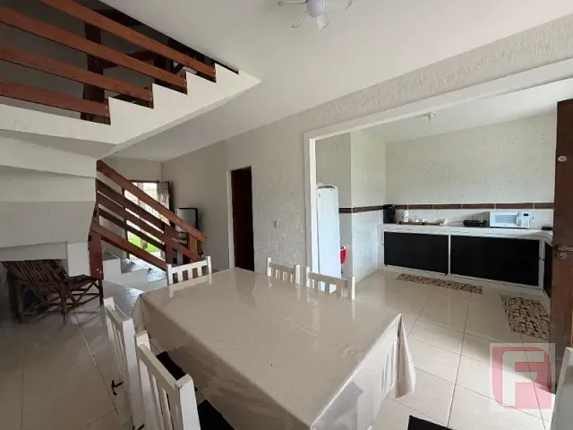 Sobrado 3 quartos e 2 banheiros, para alugar, no bairro Pontal do Norte em Itapoá