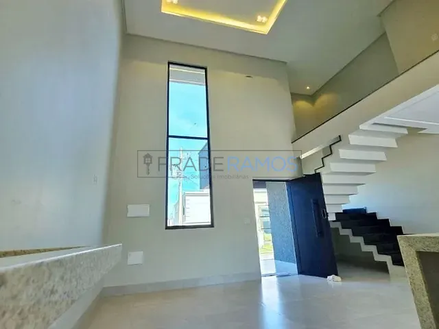 Sobrado com 293m² 4 quartos e 6 banheiros, à venda, no bairro Jardins Capri em Senador Canedo