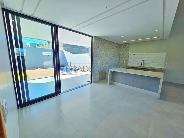 Sobrado com 293m² 4 quartos e 6 banheiros, à venda, no bairro Jardins Capri em Senador Canedo