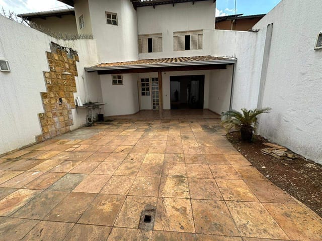 Sobrado com 350m² 3 quartos e 1 banheiro, à venda, no bairro Jardim América em Goiânia