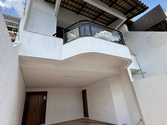 Sobrado com 350m² 3 quartos e 1 banheiro, à venda, no bairro Jardim América em Goiânia