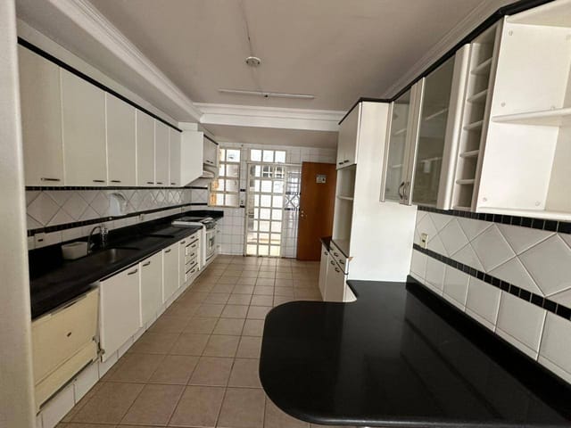 Sobrado com 350m² 3 quartos e 1 banheiro, à venda, no bairro Jardim América em Goiânia