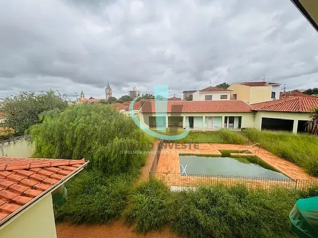 Sobrado com 2187m² 5 quartos e 7 banheiros, à venda, no bairro Vila Xavier (Vila Xavier) em Araraquara