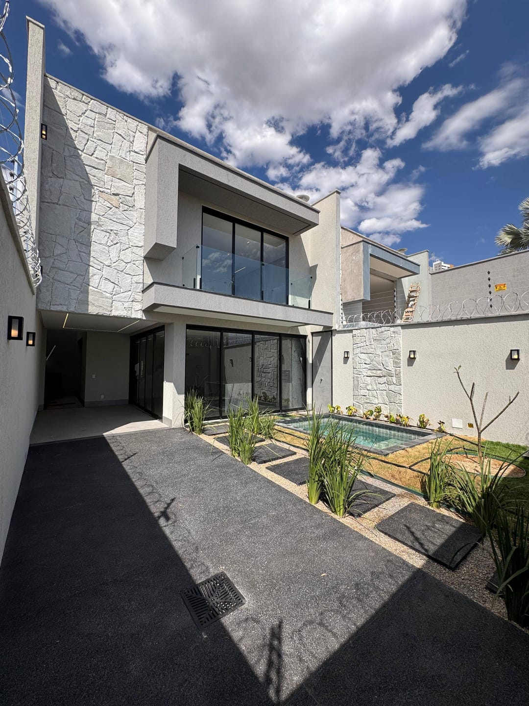 Sobrado à venda, 3 suítes e 160m² no Parque Amazônia, Goiânia, GO