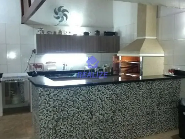 Sobrado com 286m² 3 quartos e 2 banheiros, à venda, no bairro Jardim Dom Henrique em Botucatu