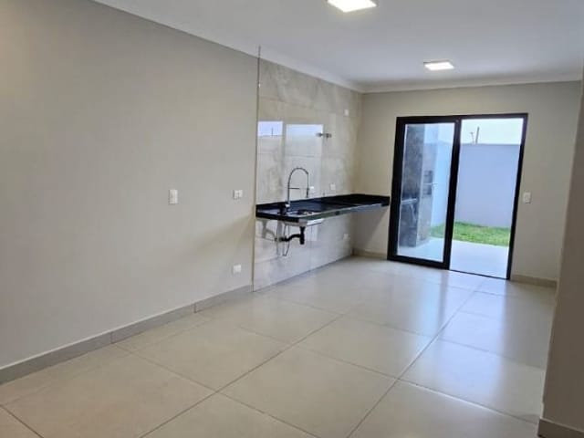 Sobrado com 125m² 3 quartos e 3 banheiros, à venda, no bairro Residencial Morada das Flores em Cambé