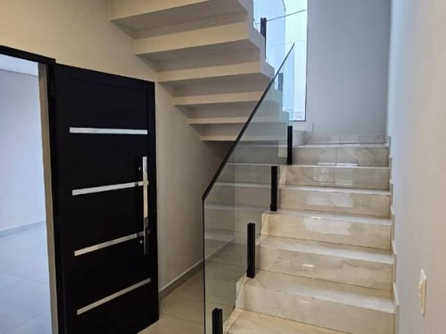 Sobrado com 125m² 3 quartos e 3 banheiros, à venda, no bairro Residencial Morada das Flores em Cambé