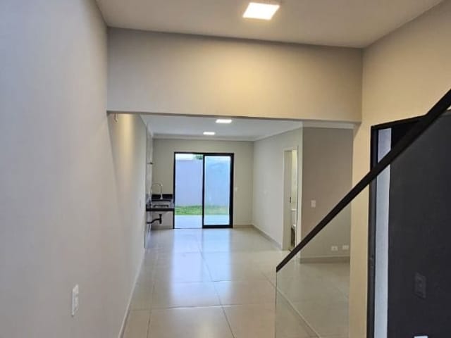 Sobrado com 125m² 3 quartos e 3 banheiros, à venda, no bairro Residencial Morada das Flores em Cambé