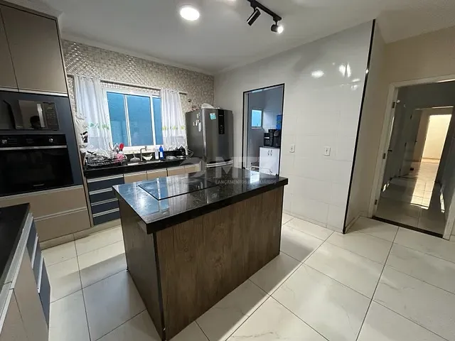 Sobrado com 250m² 3 quartos e 3 banheiros, à venda, no bairro Vila Assumpção em Botucatu