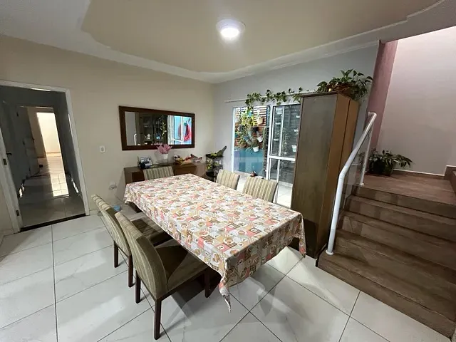 Sobrado com 250m² 3 quartos e 3 banheiros, à venda, no bairro Vila Assumpção em Botucatu