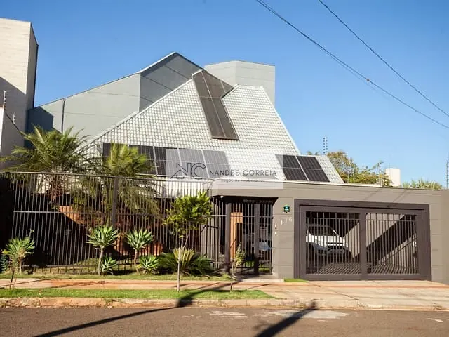 Sobrado com 645m² 5 quartos e 5 banheiros, à venda, no bairro Jardim Itatiaia 2 em Londrina