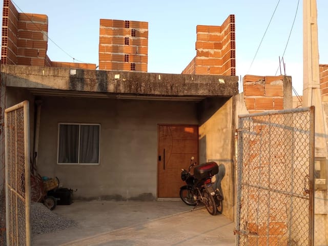Sobrado com 125m² 3 quartos e 2 banheiros, à venda, no bairro Residencial e Comercial Portal dos Eucaliptos em Pindamonhangaba