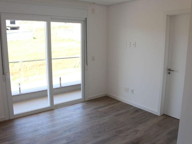 Sobrado com 250m² 3 quartos e 2 banheiros, à venda, no bairro Coronel Nassuca em Guaíba