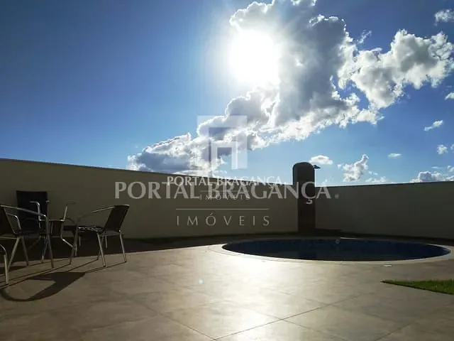 Sobrado com 420m² 3 quartos e 4 banheiros, à venda, no bairro Condomínio Residencial Fazenda Santa Helena em Bragança Paulista