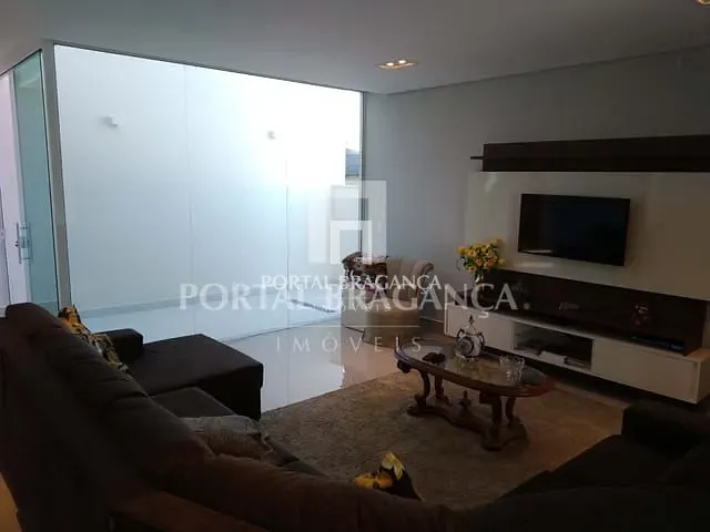 Sobrado com 420m² 3 quartos e 4 banheiros, à venda, no bairro Condomínio Residencial Fazenda Santa Helena em Bragança Paulista