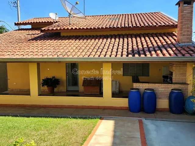 Sobrado com 282m² 4 quartos e 2 banheiros, à venda, no bairro Nova Jaguariúna em Jaguariúna