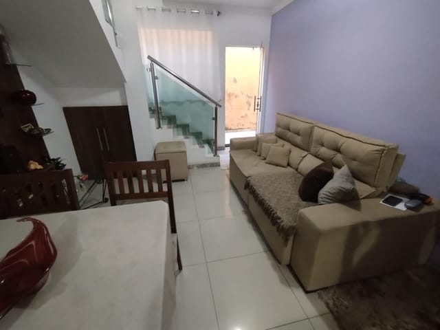 Sobrado 2 quartos e 2 banheiros, à venda, no bairro Parque Xangri-Lá em Contagem