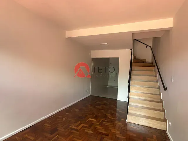 Sobrado 2 quartos e 1 banheiro, para alugar, no bairro Jardim das Nações em Maringá