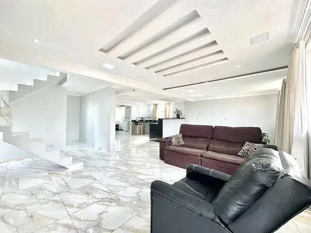 Sobrado com 253m² 3 quartos e 3 banheiros, à venda, no bairro Santa Terezinha em Fazenda Rio Grande