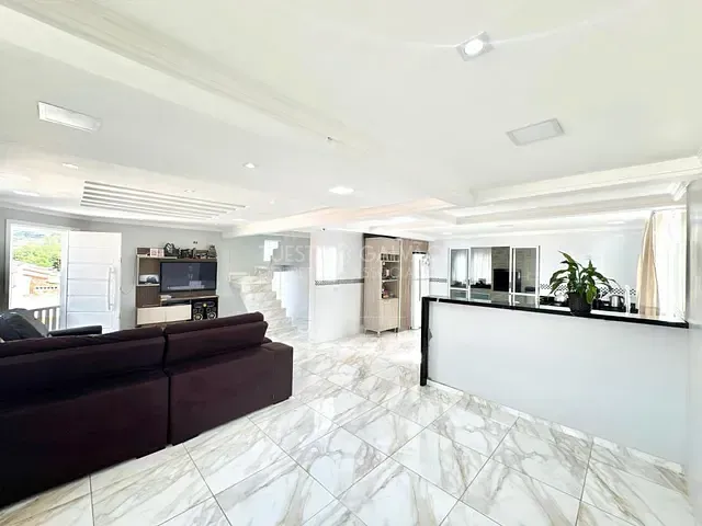 Sobrado com 253m² 3 quartos e 3 banheiros, à venda, no bairro Santa Terezinha em Fazenda Rio Grande