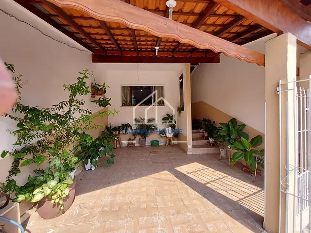Sobrado 4 quartos e 2 banheiros, à venda, no bairro Triângulo em Pindamonhangaba