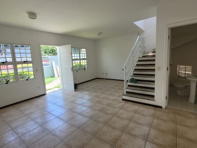 Sobrado com 200m² 3 quartos e 3 banheiros, para alugar, no bairro Jardim Nova Indaiá em Indaiatuba