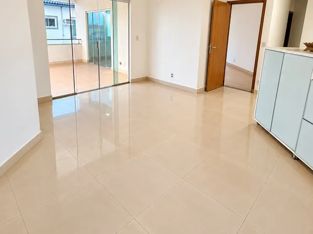 Sobrado com 450m² 4 quartos e 3 banheiros, à venda, no bairro Residencial Granville em Goiânia