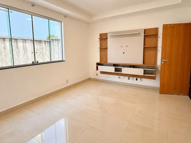 Sobrado com 450m² 4 quartos e 3 banheiros, à venda, no bairro Residencial Granville em Goiânia