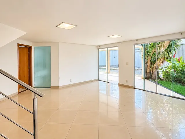 Sobrado com 450m² 4 quartos e 3 banheiros, à venda, no bairro Residencial Granville em Goiânia